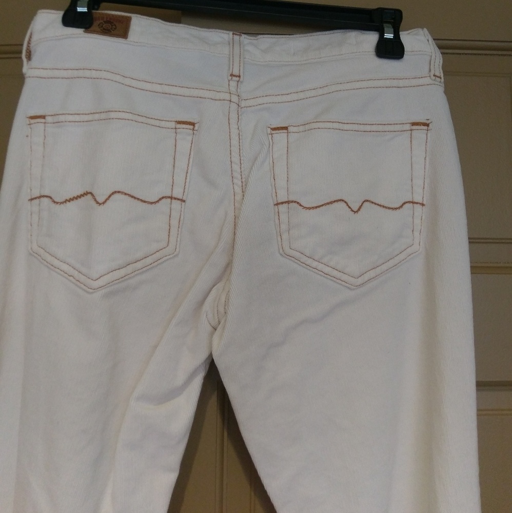 Red Engine white cords - Picture 3 of 3
